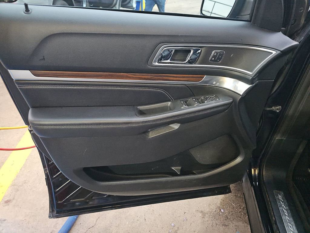 Used 2017 Ford Explorer Limited w/ Equipment Group 301A image 10