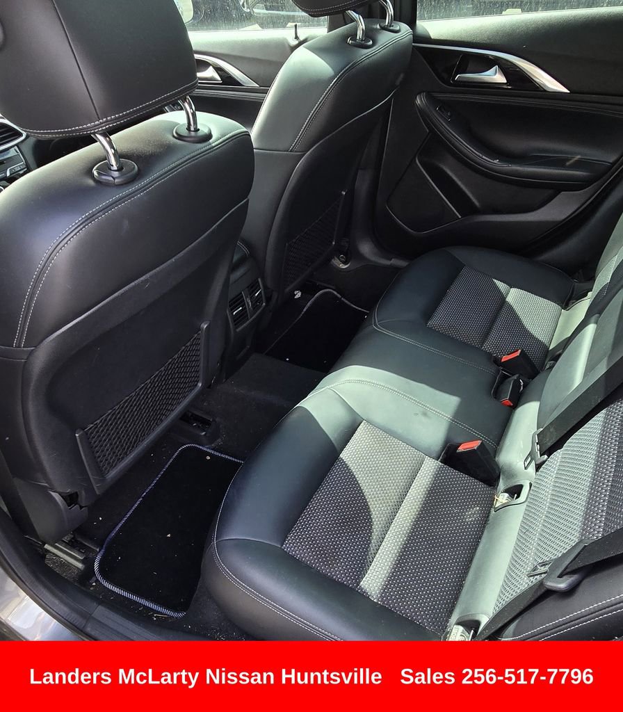 Used 2019 INFINITI QX30 image 17