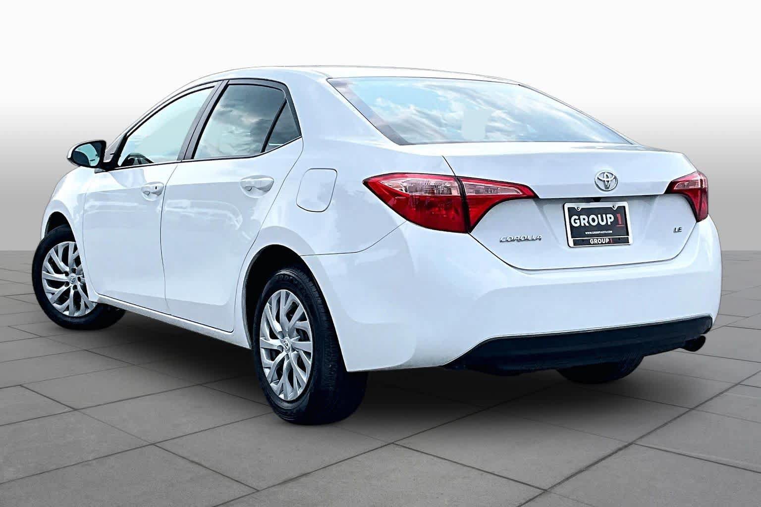 Used 2018 Toyota Corolla LE FWD image 12