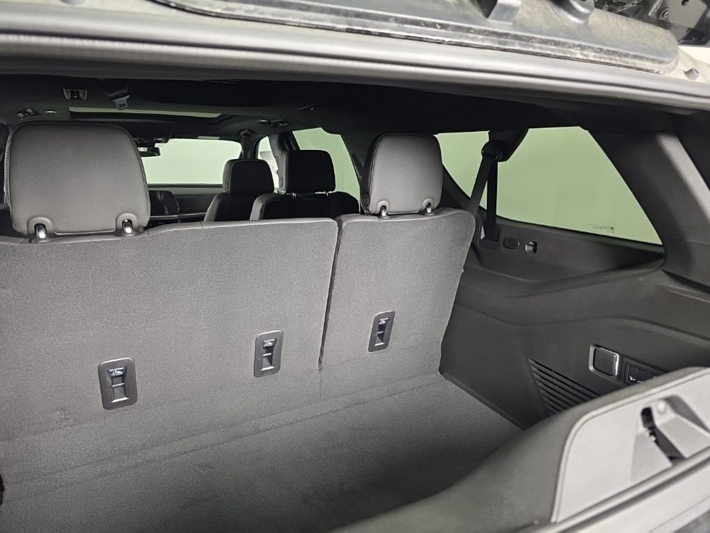 New 2025 Chevrolet Suburban Premier w/ Sun And Tow Package AWD/4WD image 36