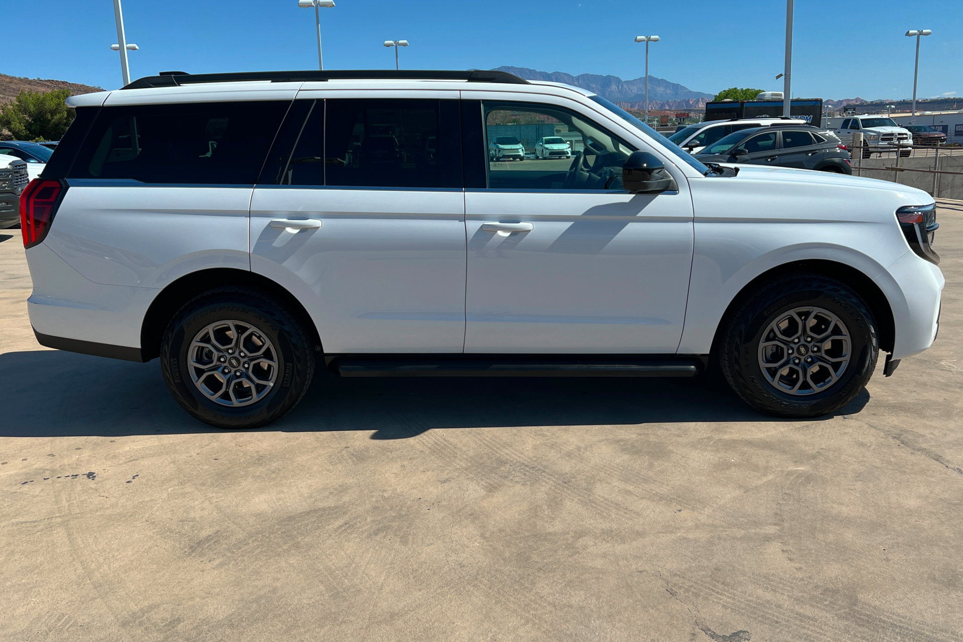 Used 2025 Ford Expedition Active AWD/4WD image 7