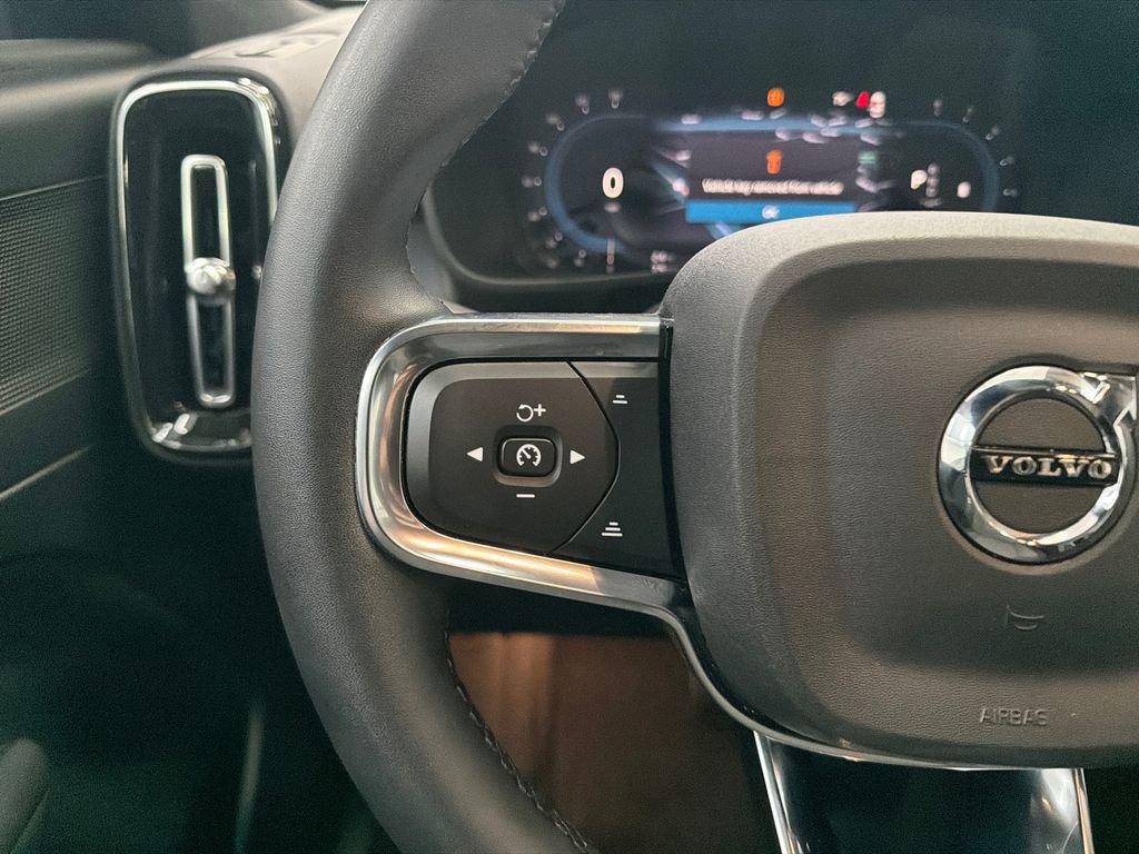 Used 2023 Volvo XC40 B5 Core image 26