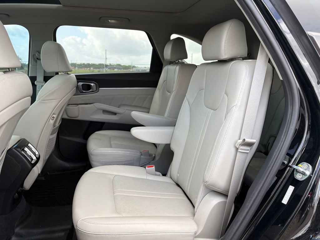Certified 2023 Kia Sorento SX FWD image 12