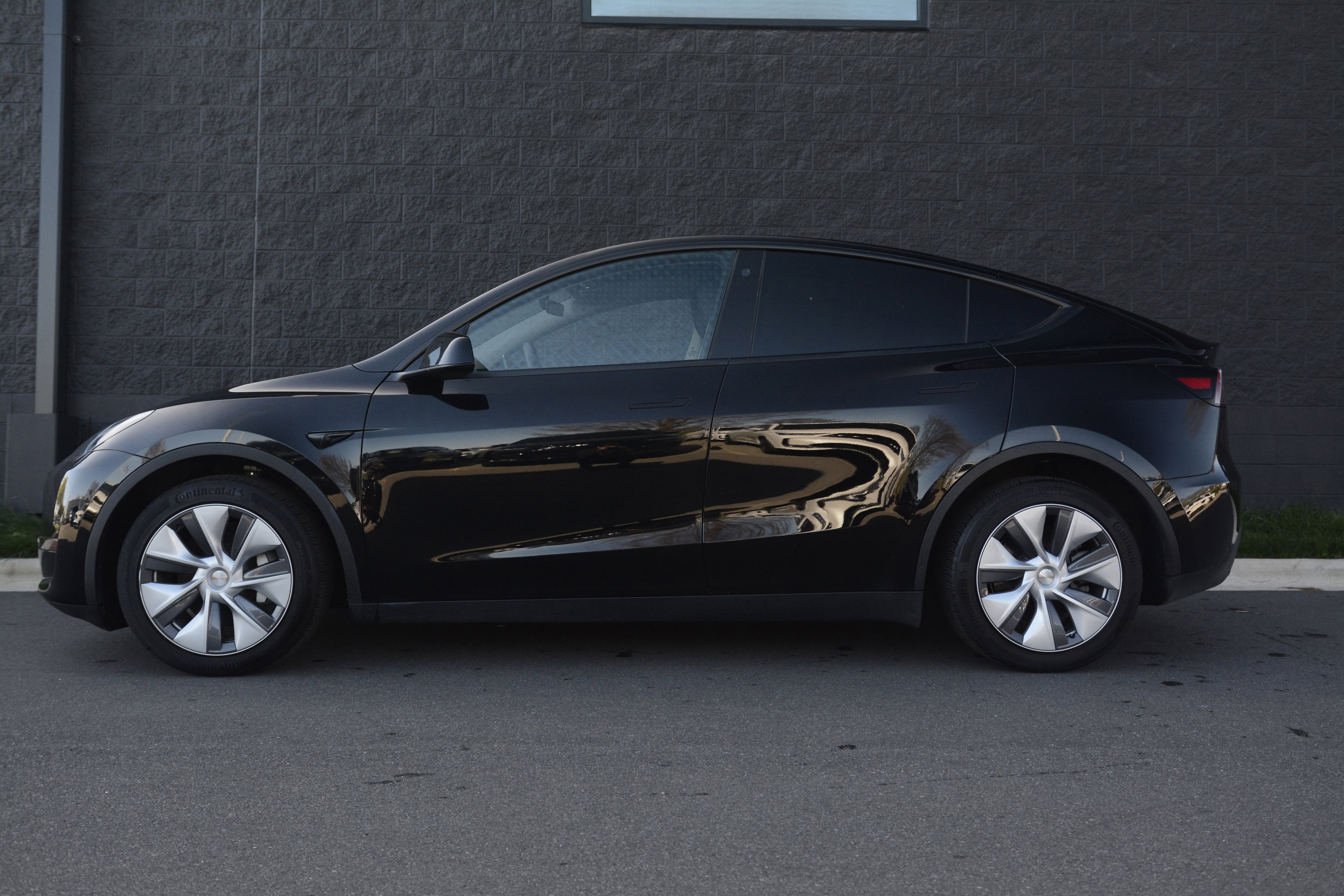 Used 2023 Tesla Model Y Long Range image 2