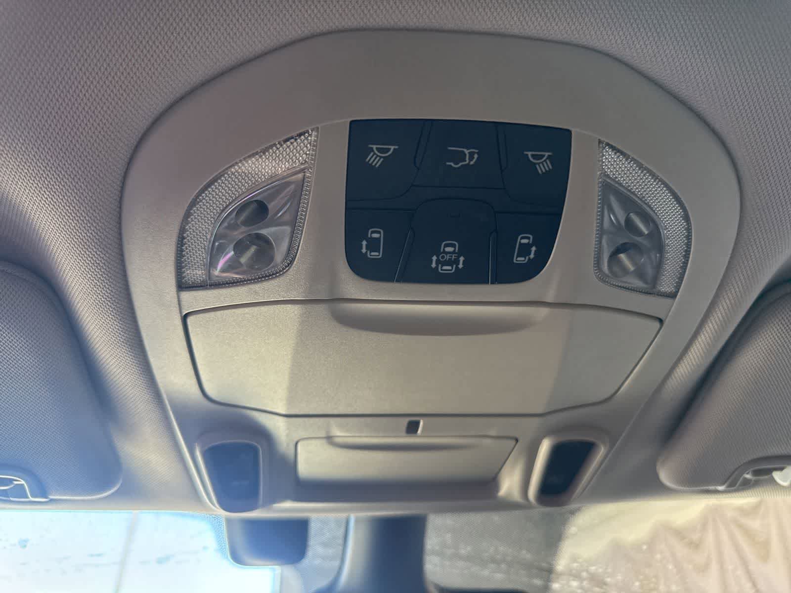 Used 2021 Chrysler Pacifica Limited w/ Uconnect Theater Family Group FWD image 20