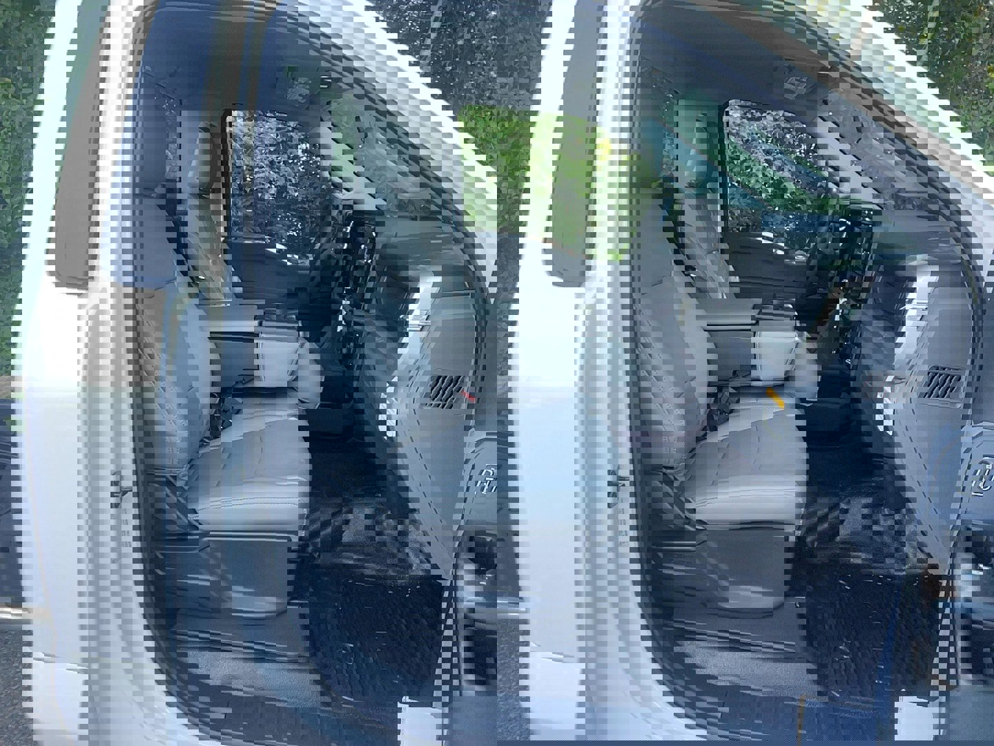 Used 2024 Ford F550 4x4 Regular Cab Super Duty image 9