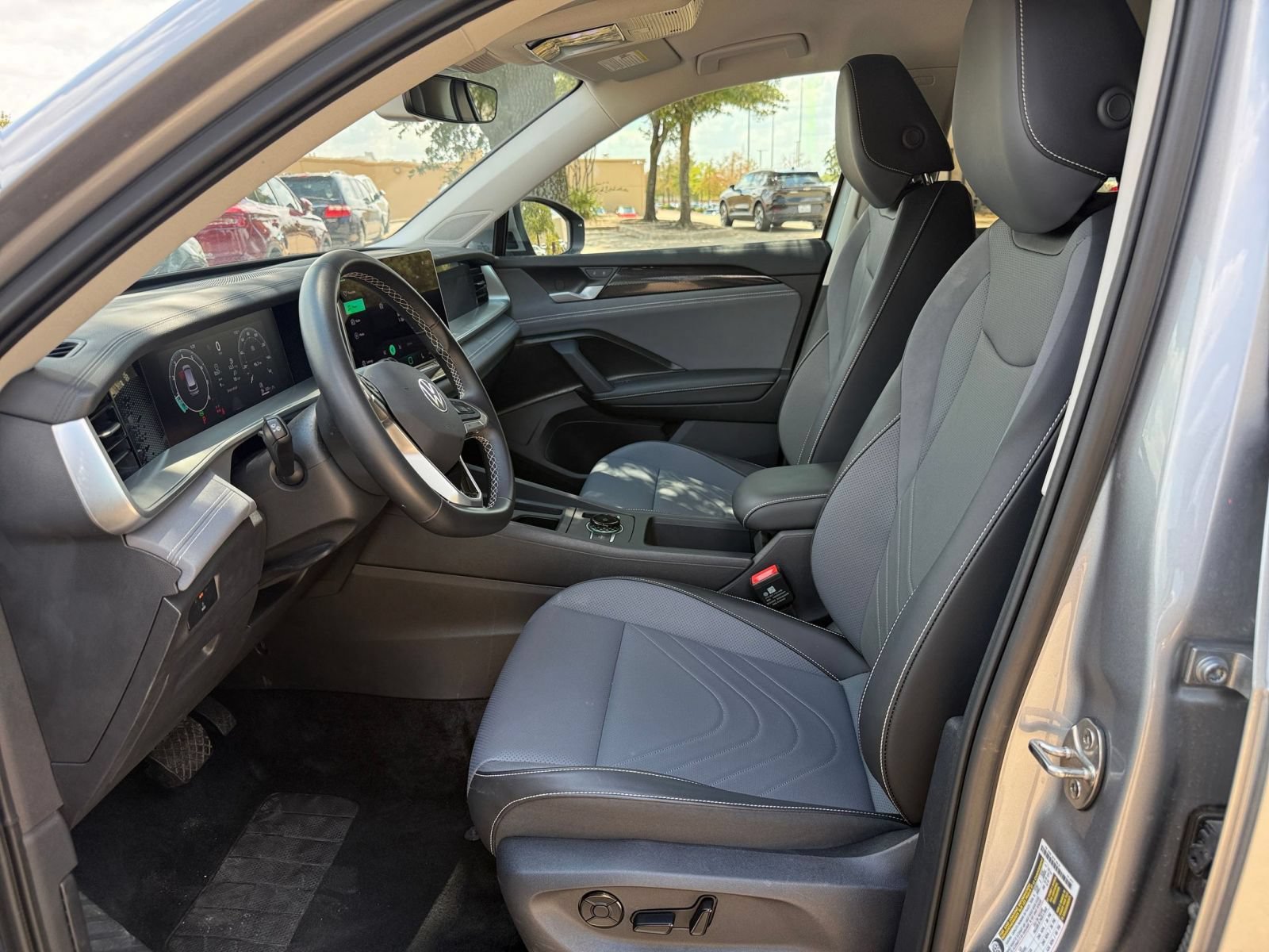 Used 2026 Volkswagen Tiguan SE AWD/4WD image 28