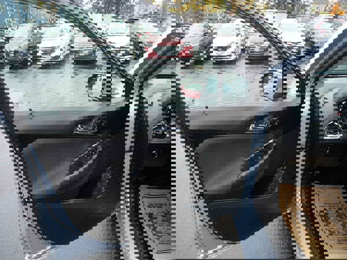 Used 2017 Chevrolet Cruze LT w/ Convenience Package image 15