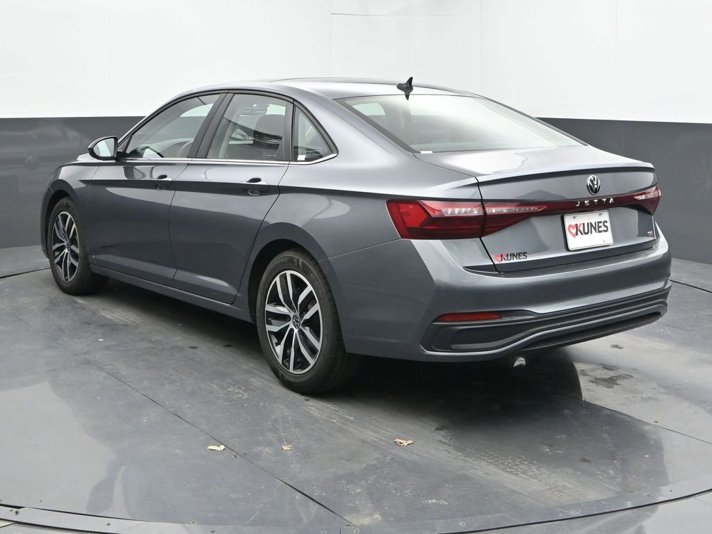 Used 2025 Volkswagen Jetta SE image 9