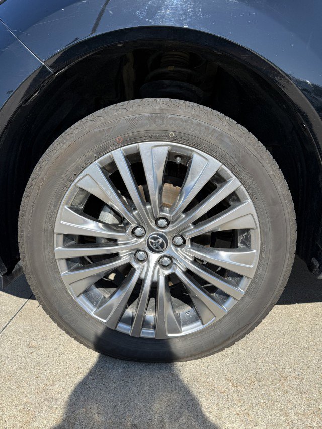 Used 2021 Toyota Venza XLE w/ Softex Package image 28