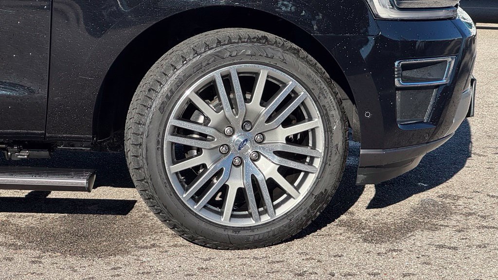 Used 2022 Ford Expedition Limited AWD/4WD image 9