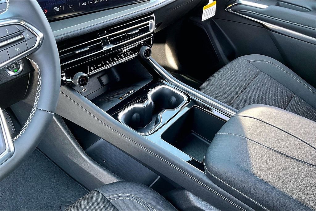 New 2026 Chevrolet Traverse LT image 8