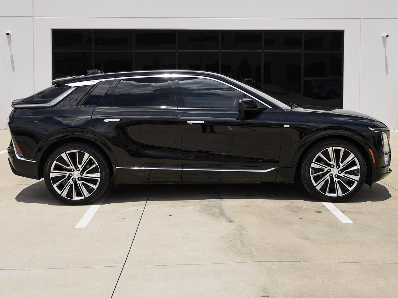 Used 2024 Cadillac Lyriq Luxury RWD image 10