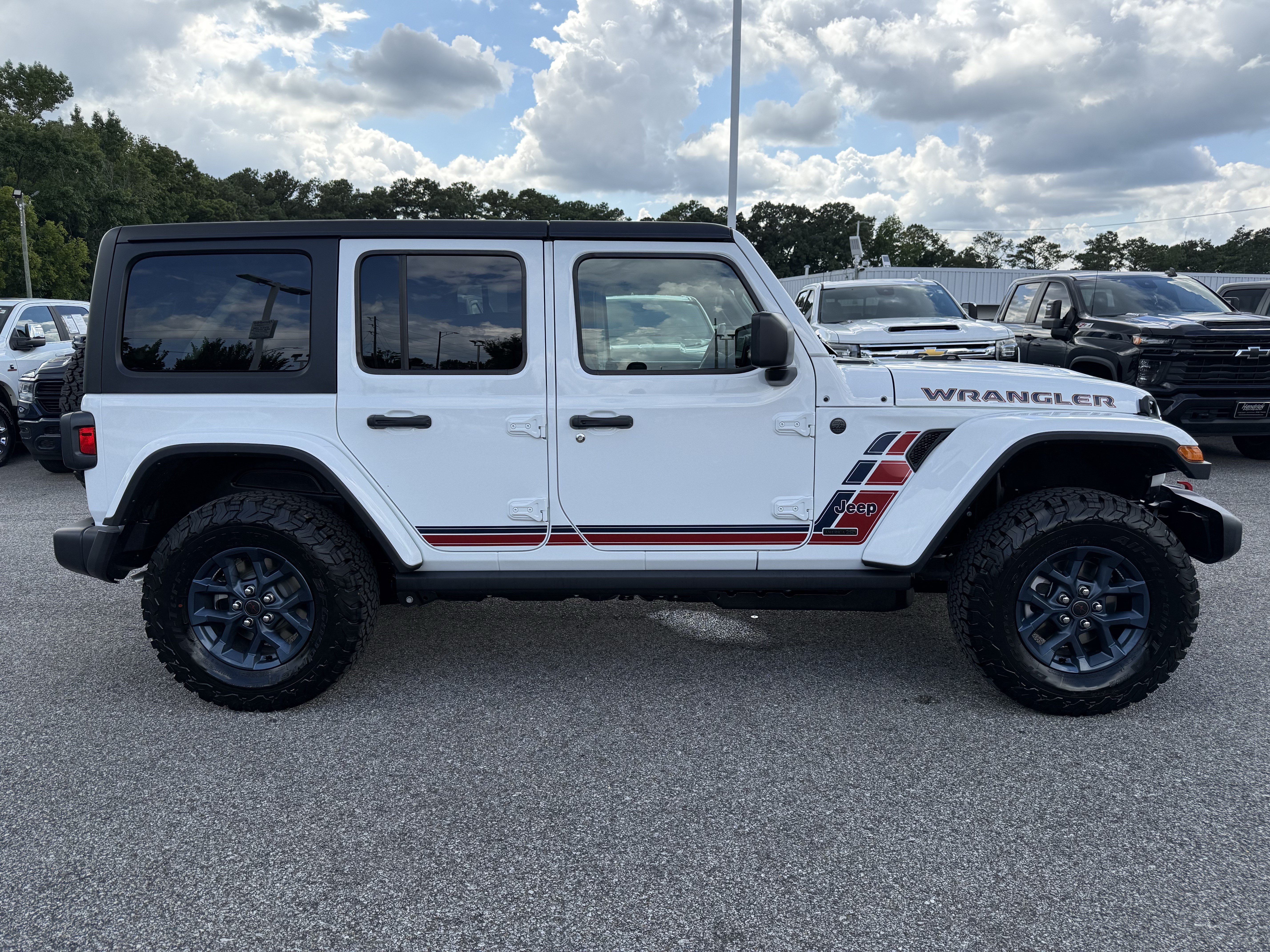 Used 2026 Jeep Wrangler Unlimited Sport w/ Dual Top Group AWD/4WD image 11