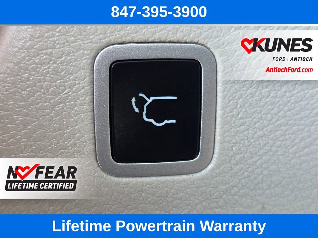 Used 2024 Chrysler Pacifica Touring-L image 37