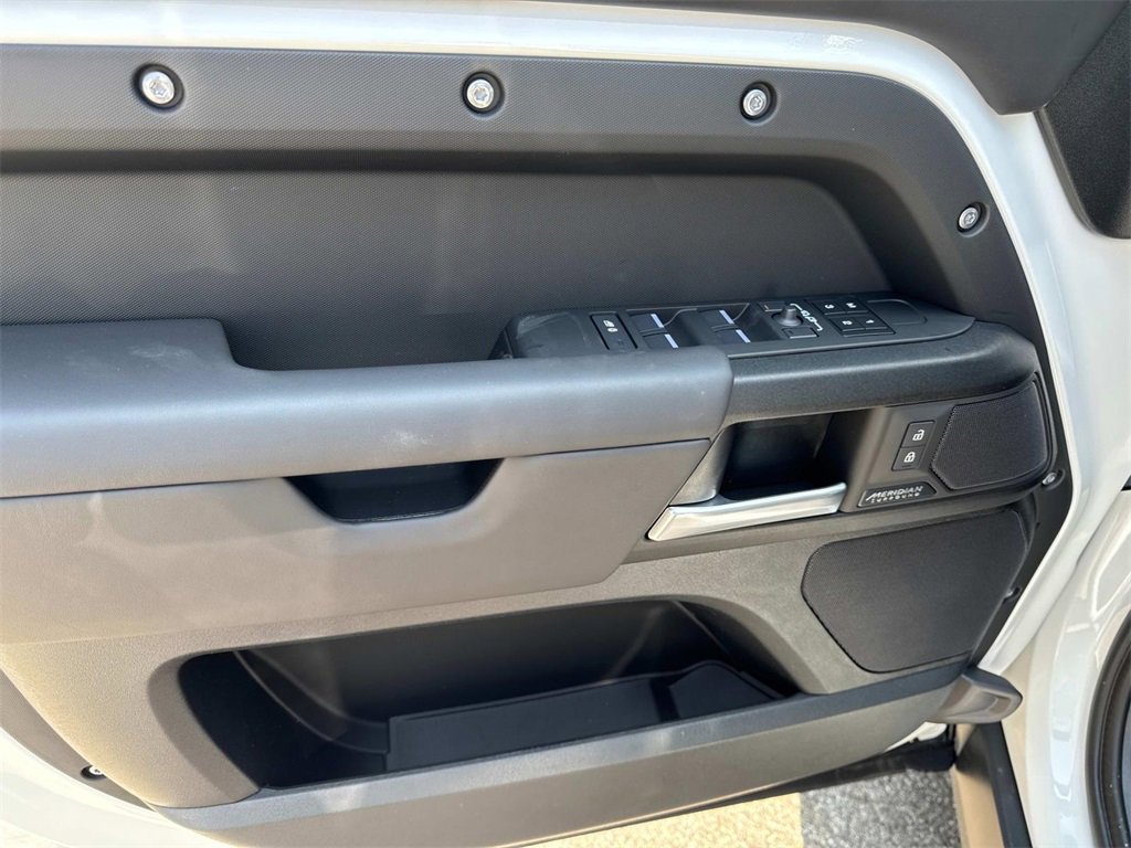 New 2025 Land Rover Defender 110 V8 image 16