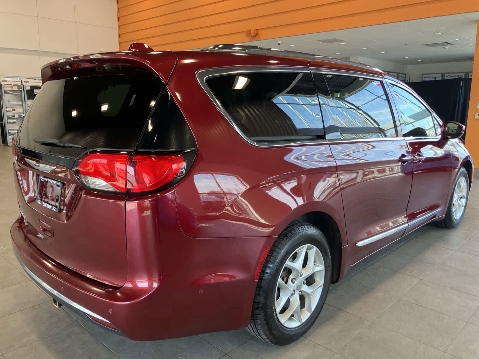 Used 2020 Chrysler Pacifica Touring-L FWD image 5