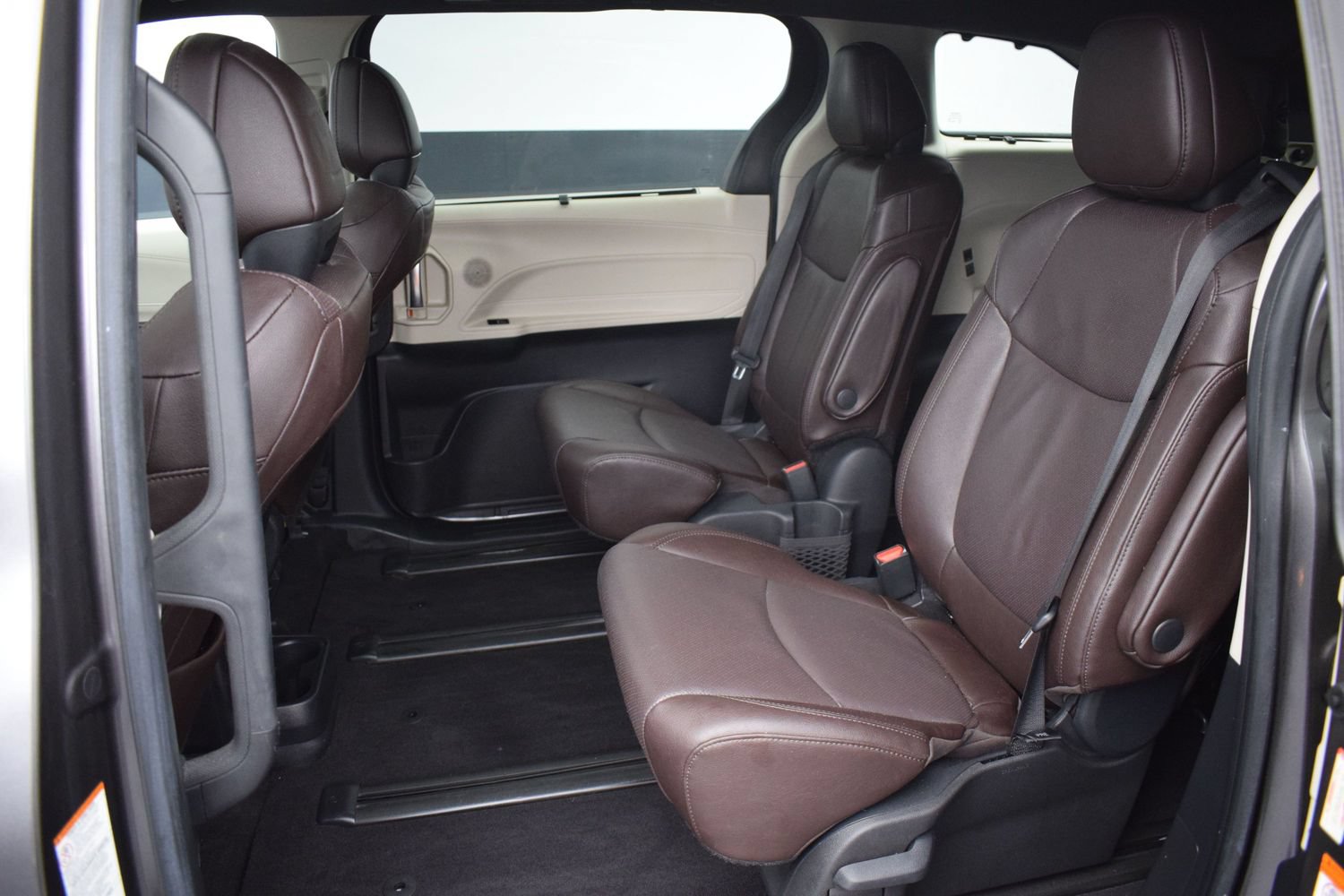 Used 2024 Toyota Sienna Platinum AWD/4WD image 15