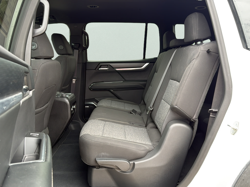Used 2025 GMC Acadia Elevation FWD image 15