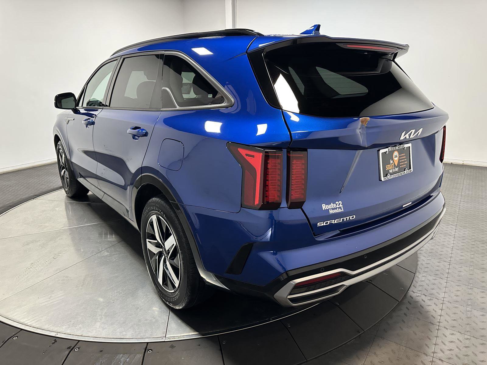 Used 2023 Kia Sorento EX w/ Panoramic Sunroof Package image 9