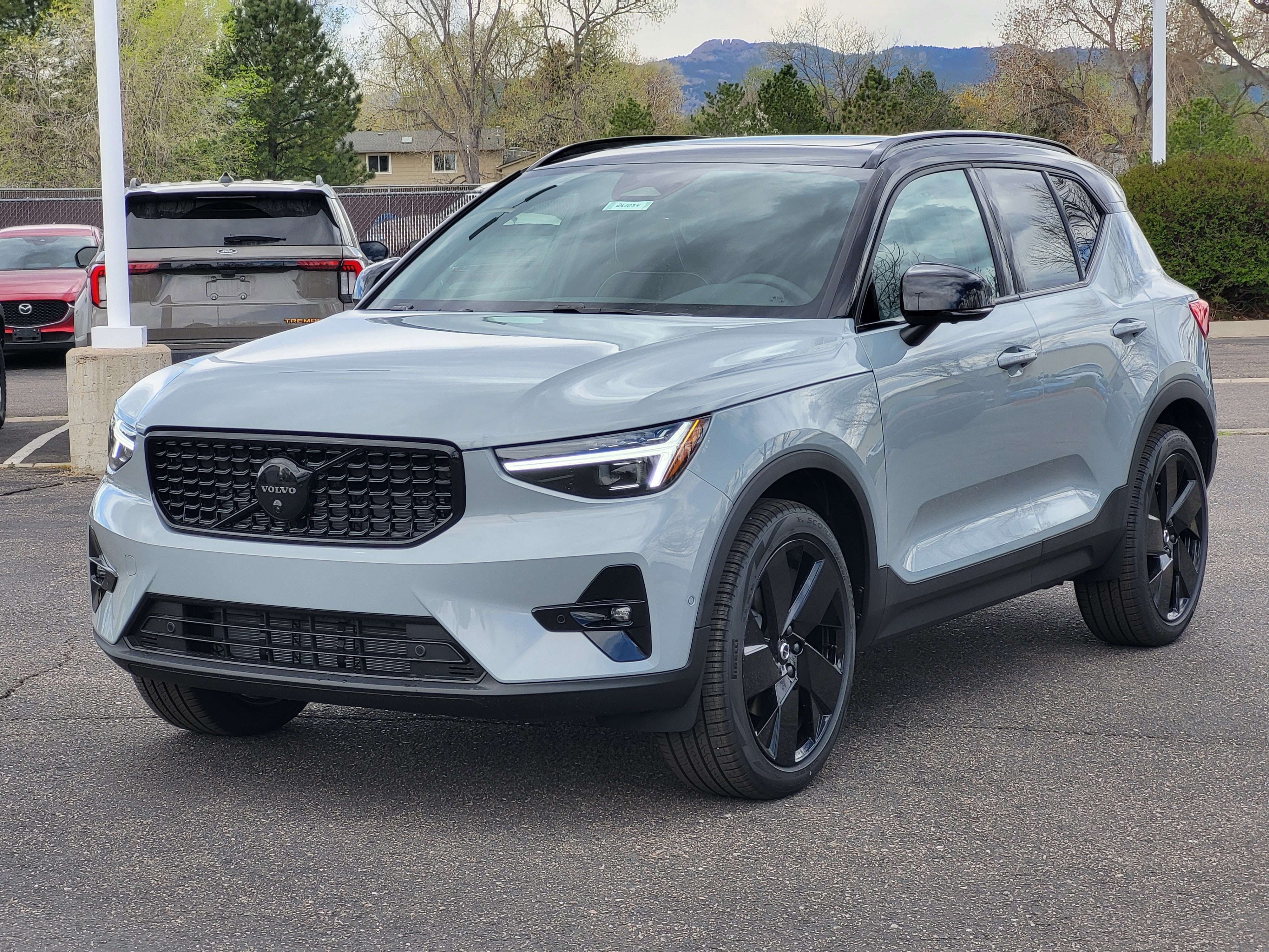 New 2026 Volvo XC40 B5 Ultra w/ Protection Package Premier AWD/4WD image 4