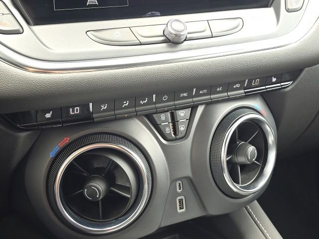 Used 2024 Chevrolet Blazer LT w/ Convenience Package FWD image 32