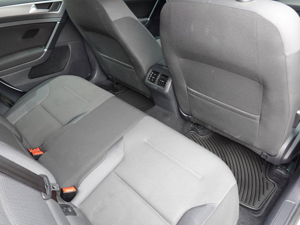 Used 2017 Volkswagen Golf S image 23