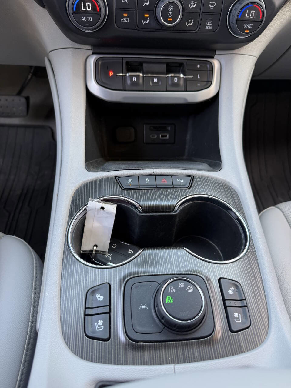 Used 2022 GMC Acadia SLT w/ Technology Package image 10