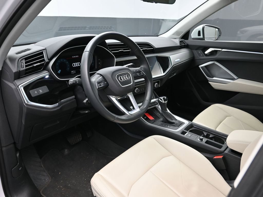 Used 2024 Audi Q3 2.0T Premium Plus w/ Premium Plus Package image 4