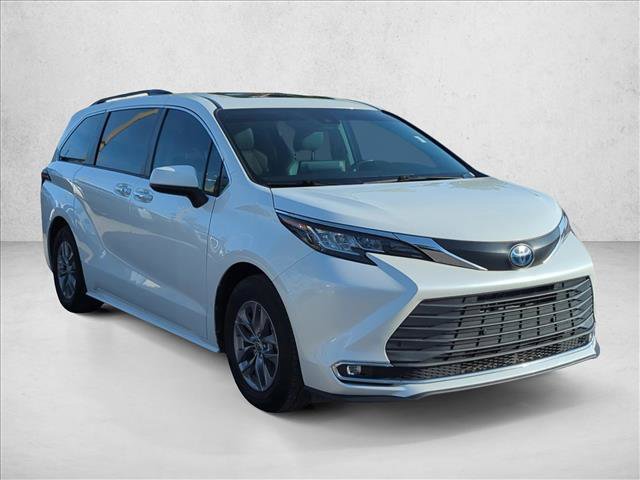 Used 2023 Toyota Sienna XLE w/ XLE Plus Package FWD video 3