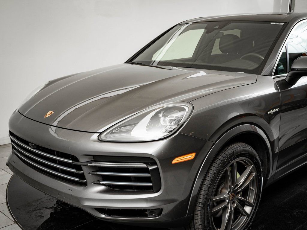 Certified 2022 Porsche Cayenne E-Hybrid w/ Premium Package image 13