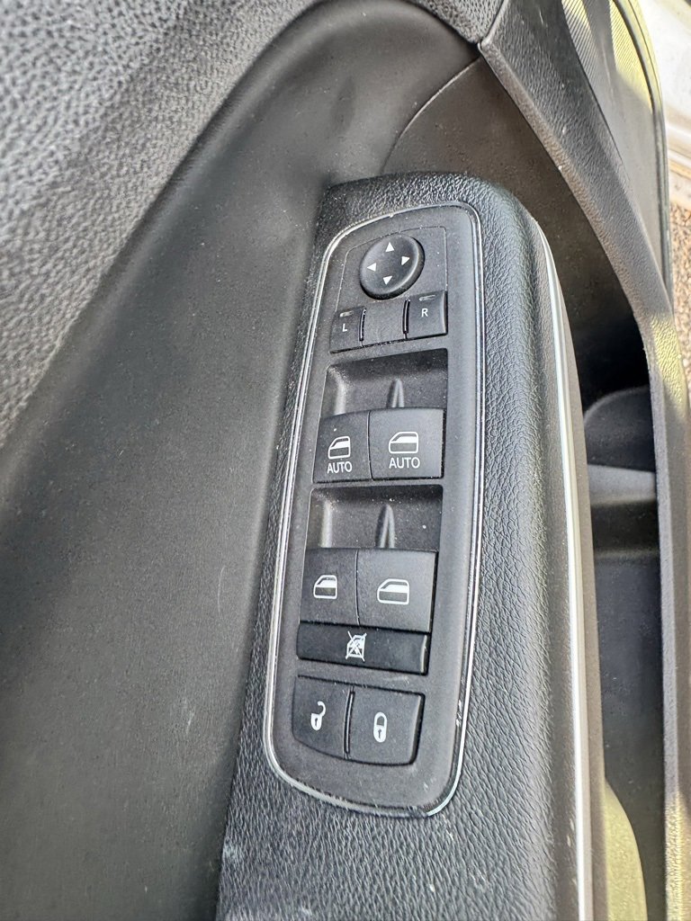 Used 2023 Chrysler 300 Touring w/ Safetytec Plus Group image 7