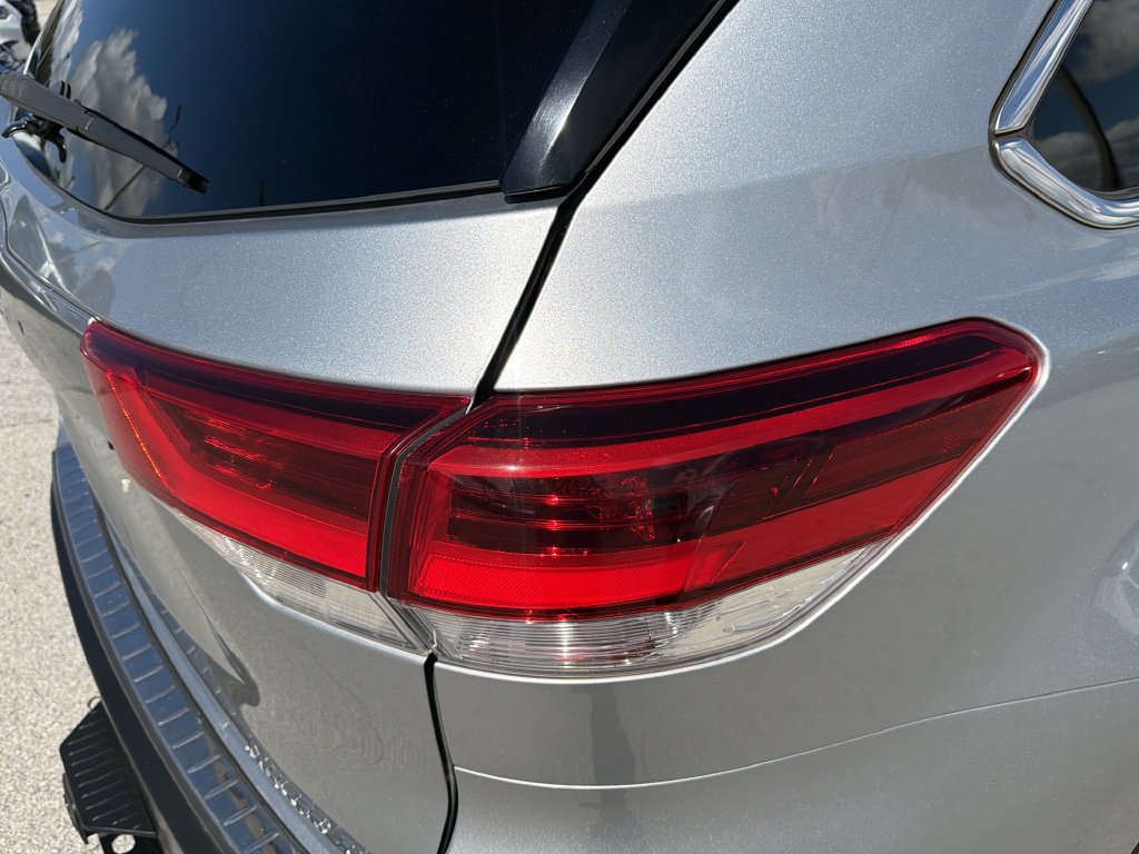 Used 2018 Toyota Highlander Limited AWD/4WD image 11
