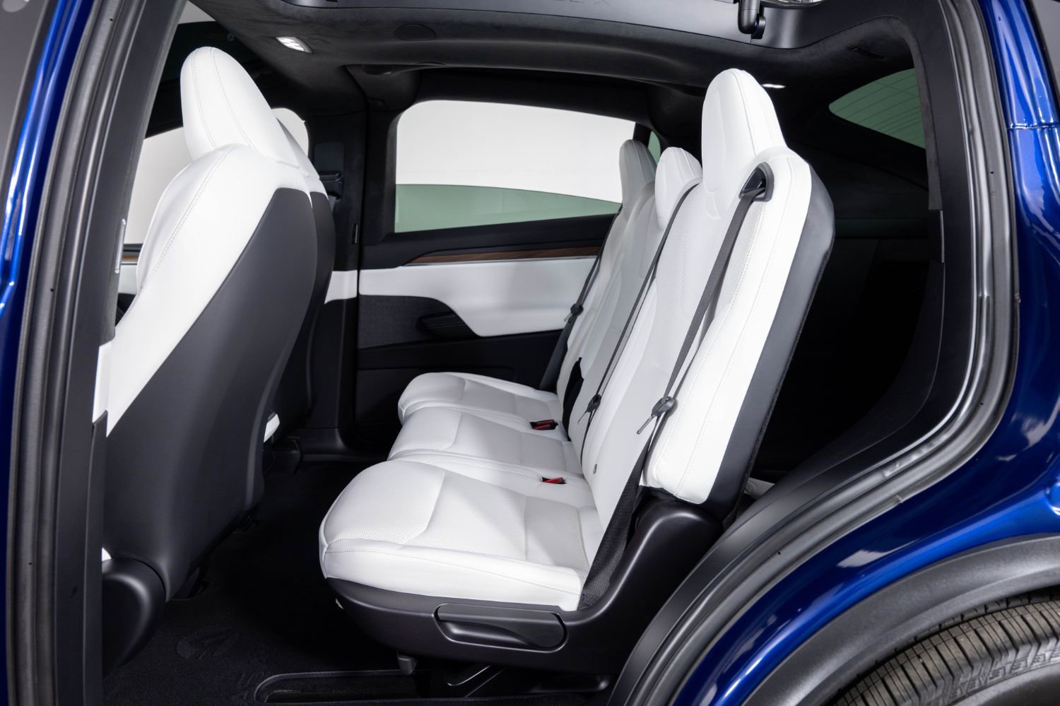 Used 2023 Tesla Model X image 18