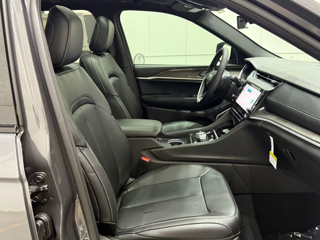 New 2026 Jeep Grand Cherokee Limited w/ Limited Altitude Package image 19