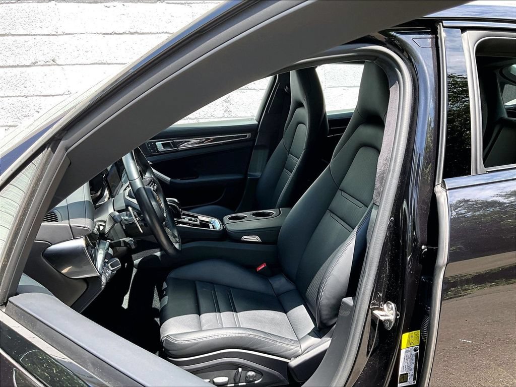 Certified 2022 Porsche Panamera GTS AWD/4WD image 5