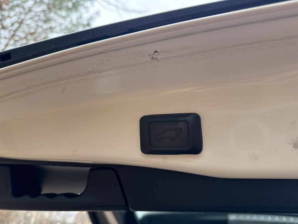 Used 2019 Toyota RAV4 XLE Premium image 36