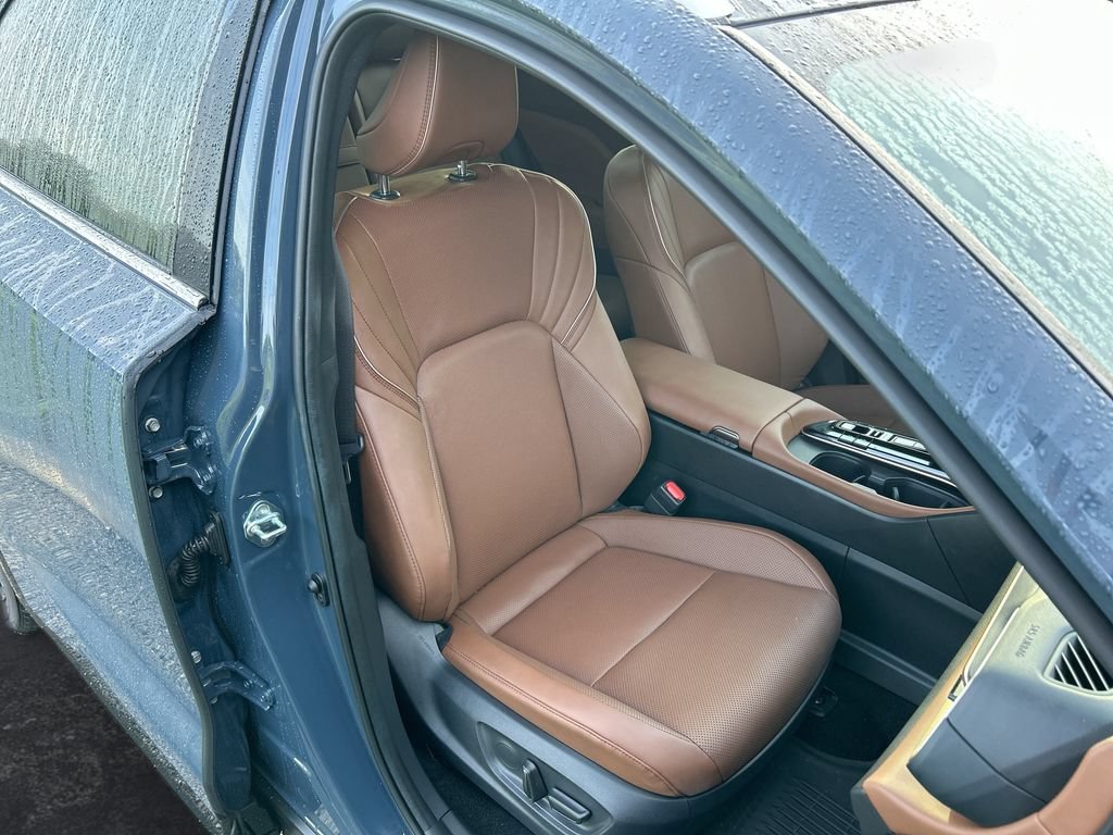 Certified 2026 Toyota Crown Signia AWD/4WD image 33