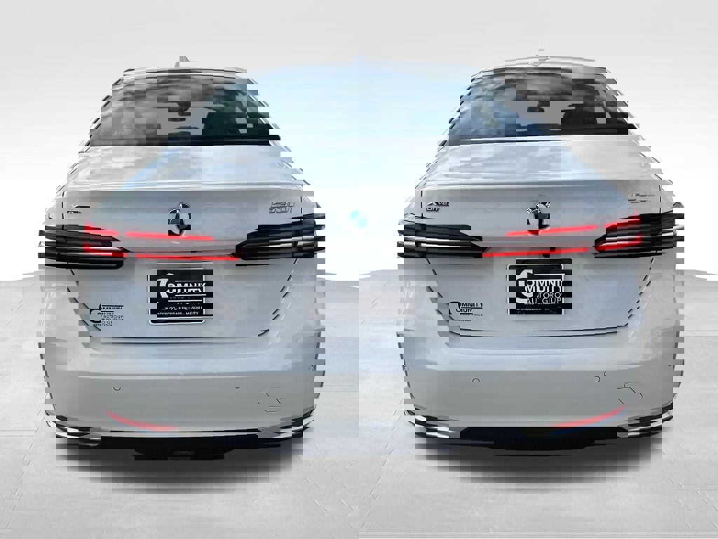 Used 2026 BMW 530i xDrive image 4