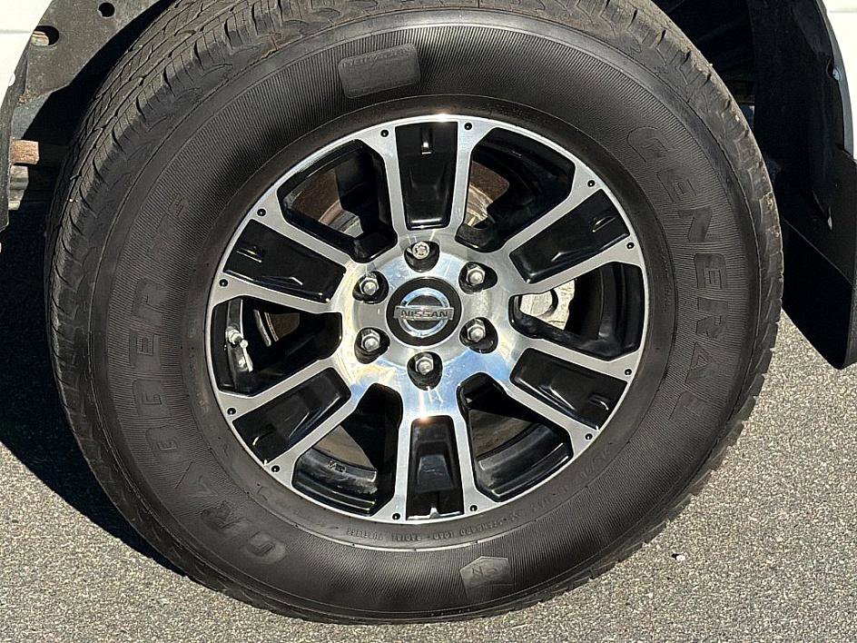 Used 2021 Nissan Titan SV w/ SV Convenience Package image 6