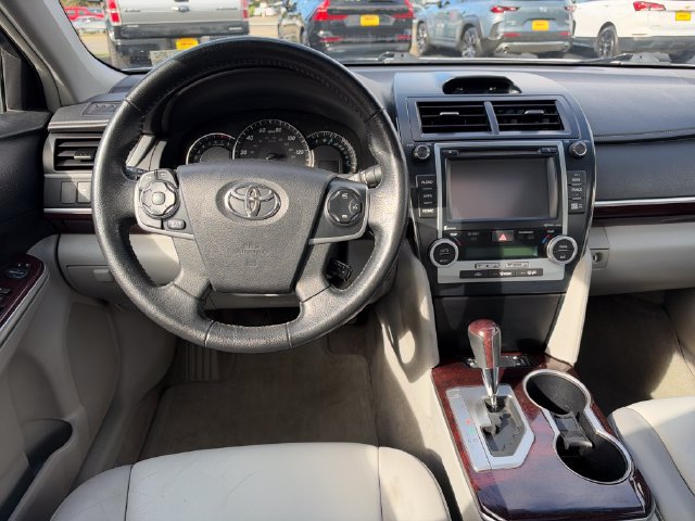 Used 2014 Toyota Camry XLE w/ Leather Package FWD image 18