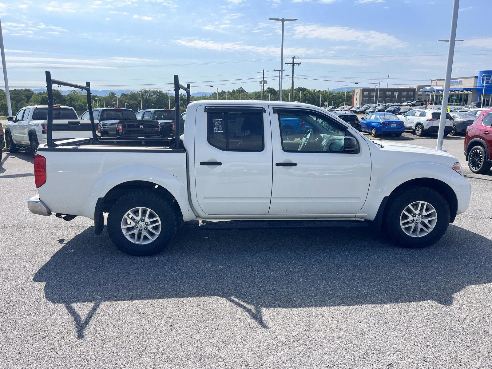 Used 2018 Nissan Frontier SV AWD/4WD image 8