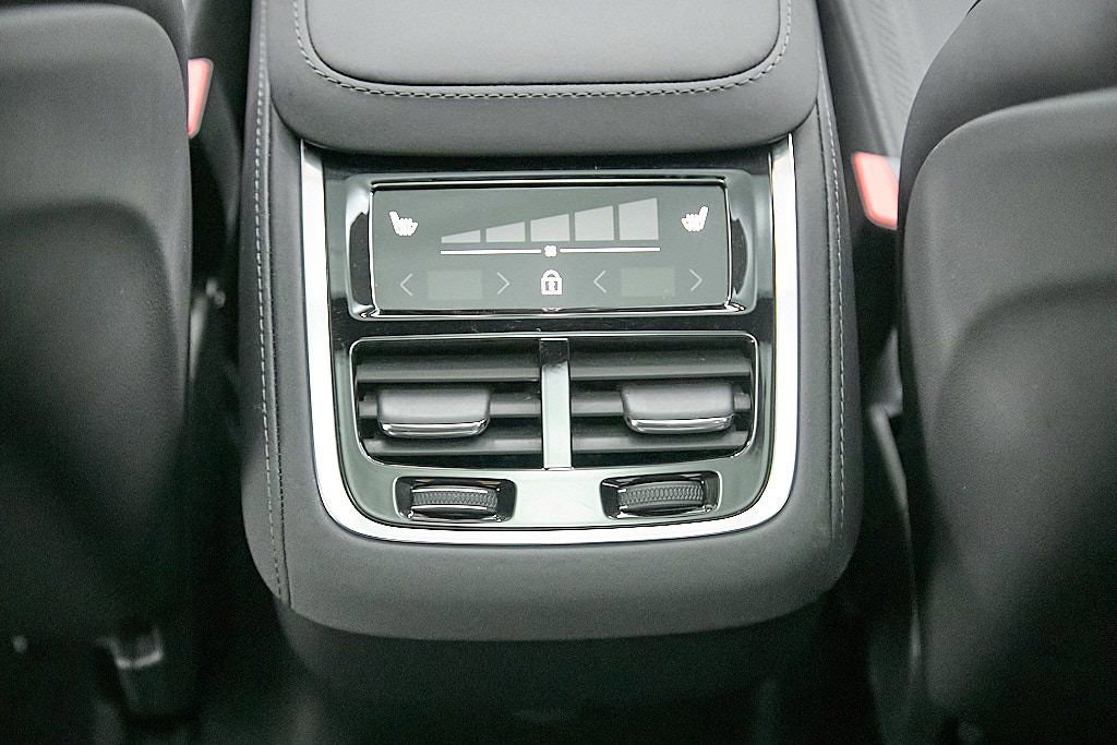 New 2026 Volvo XC90 B6 Plus w/ Protection Package Premier image 24