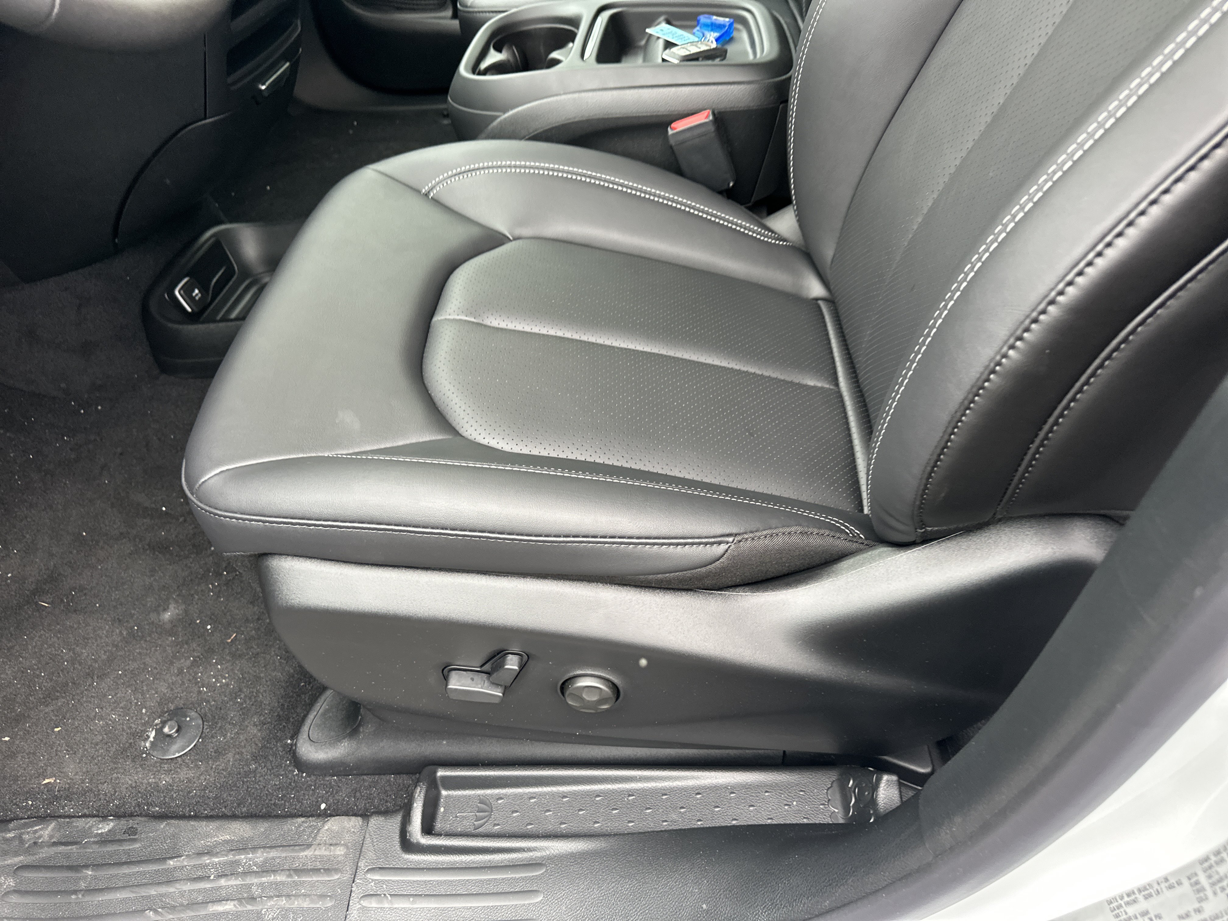 New 2027 Chrysler Pacifica Select AWD/4WD image 27
