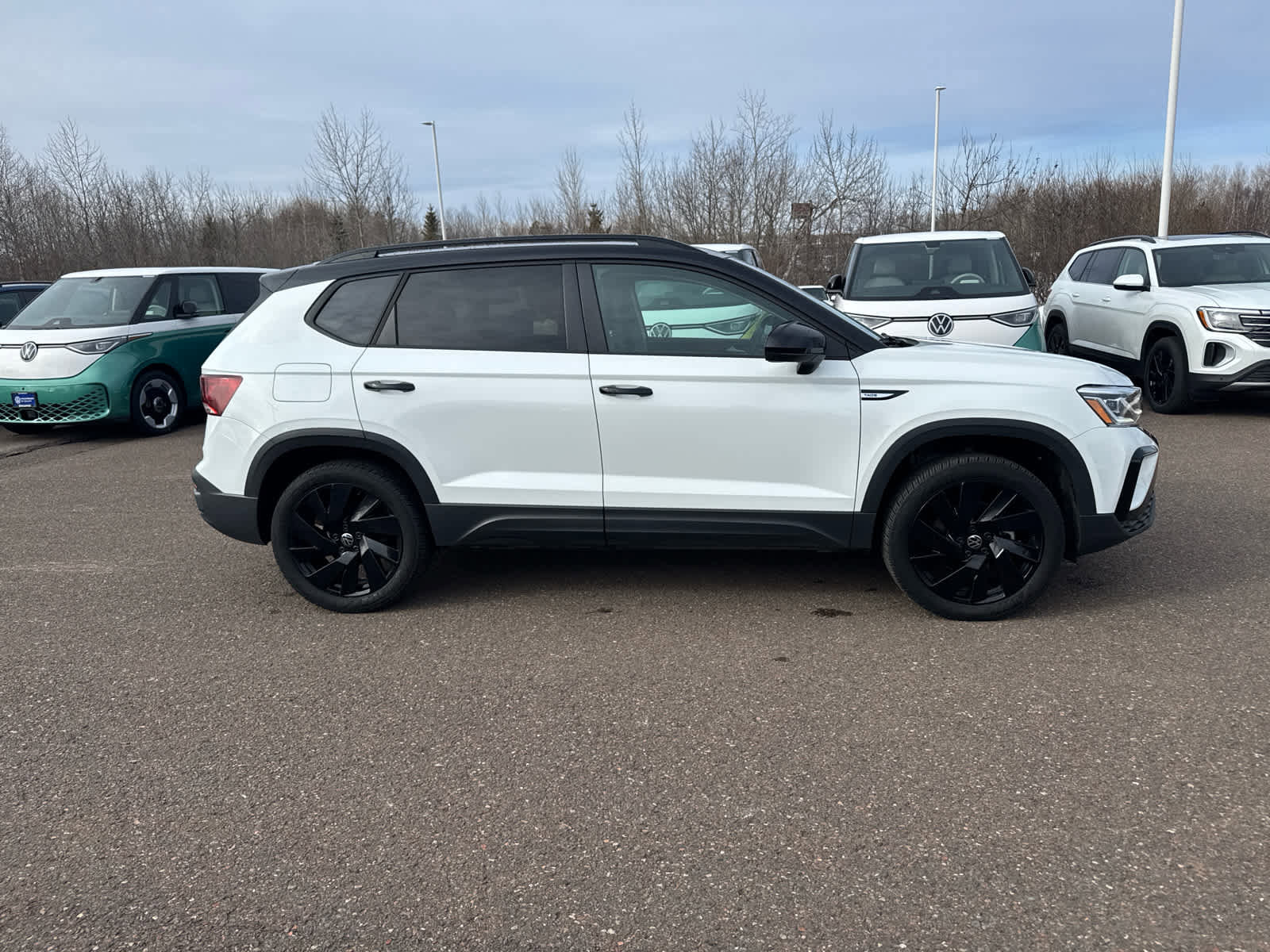Certified 2024 Volkswagen Taos SE image 6