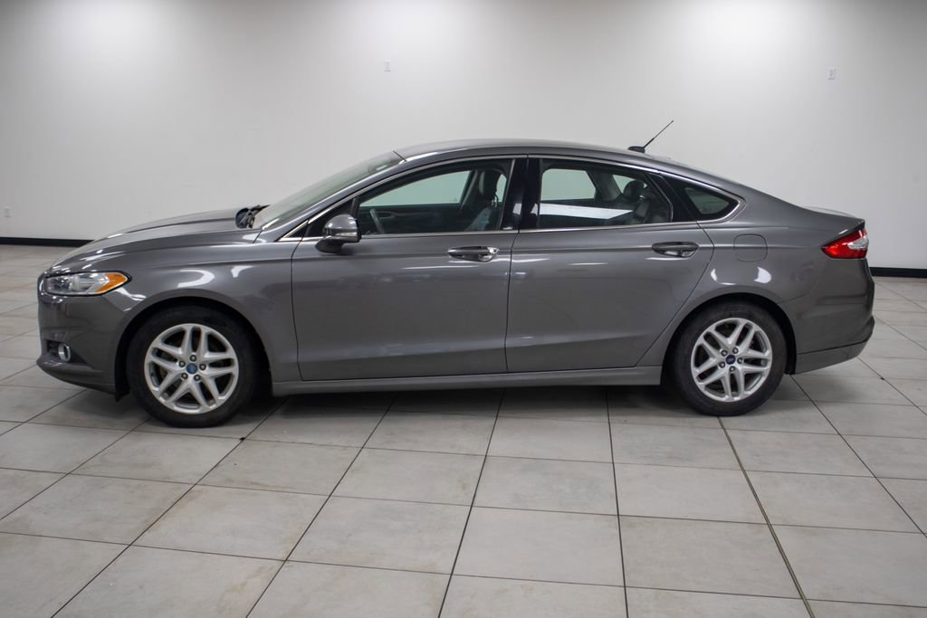 Used 2013 Ford Fusion SE image 2