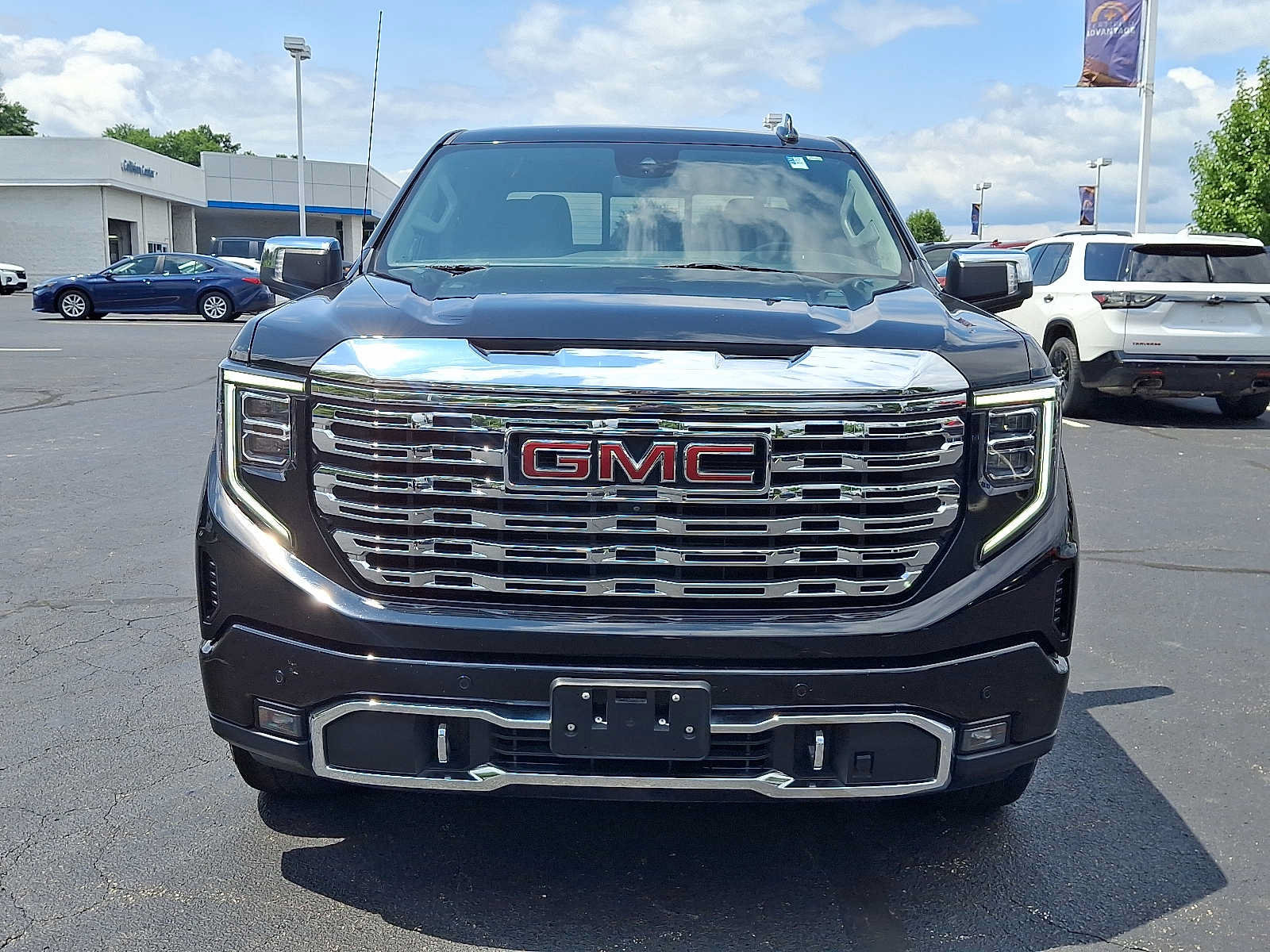Used 2023 GMC Sierra 1500 Denali AWD/4WD image 2