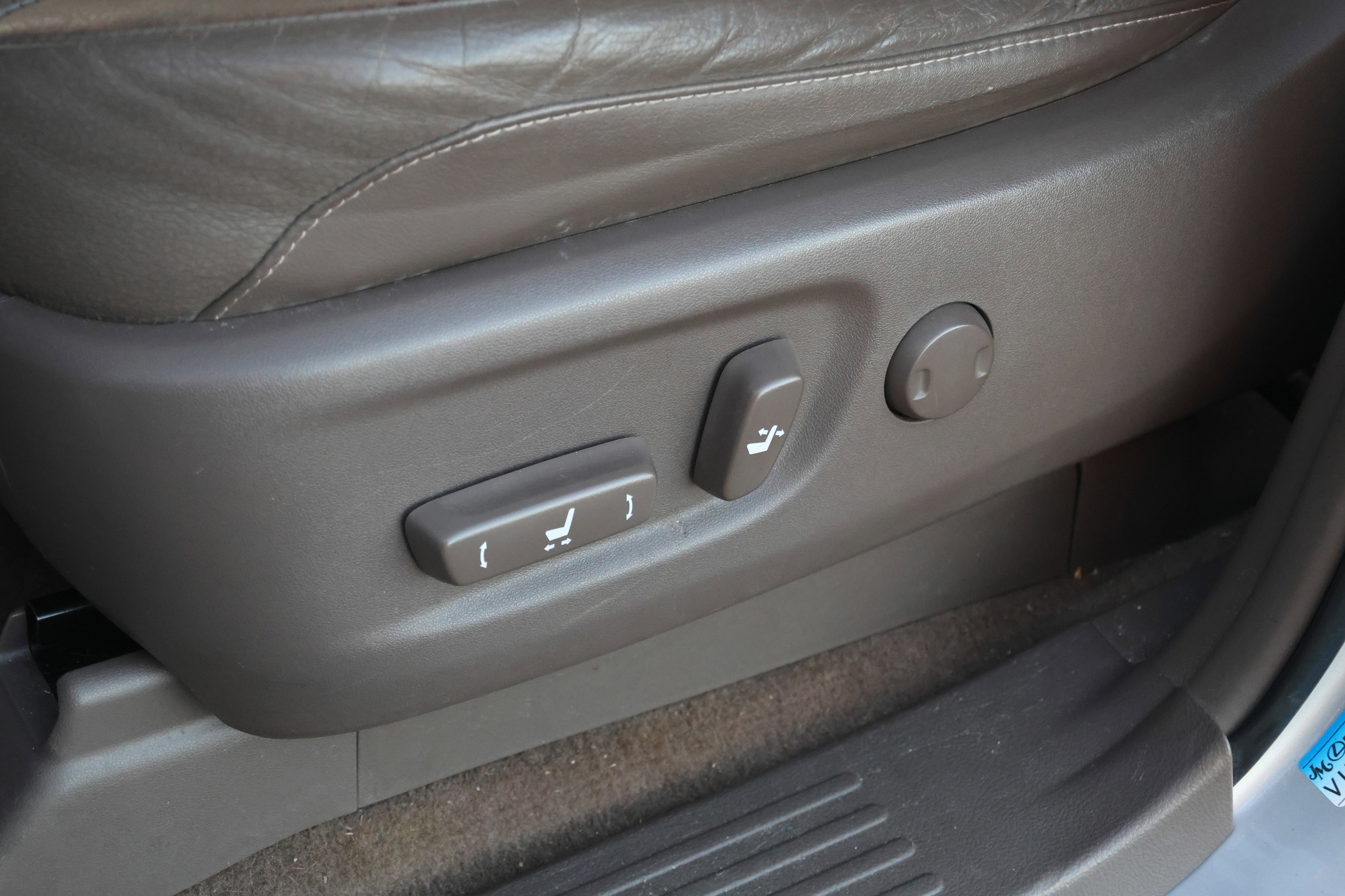 Used 2015 Lexus GX 460 w/ Premium Package image 32