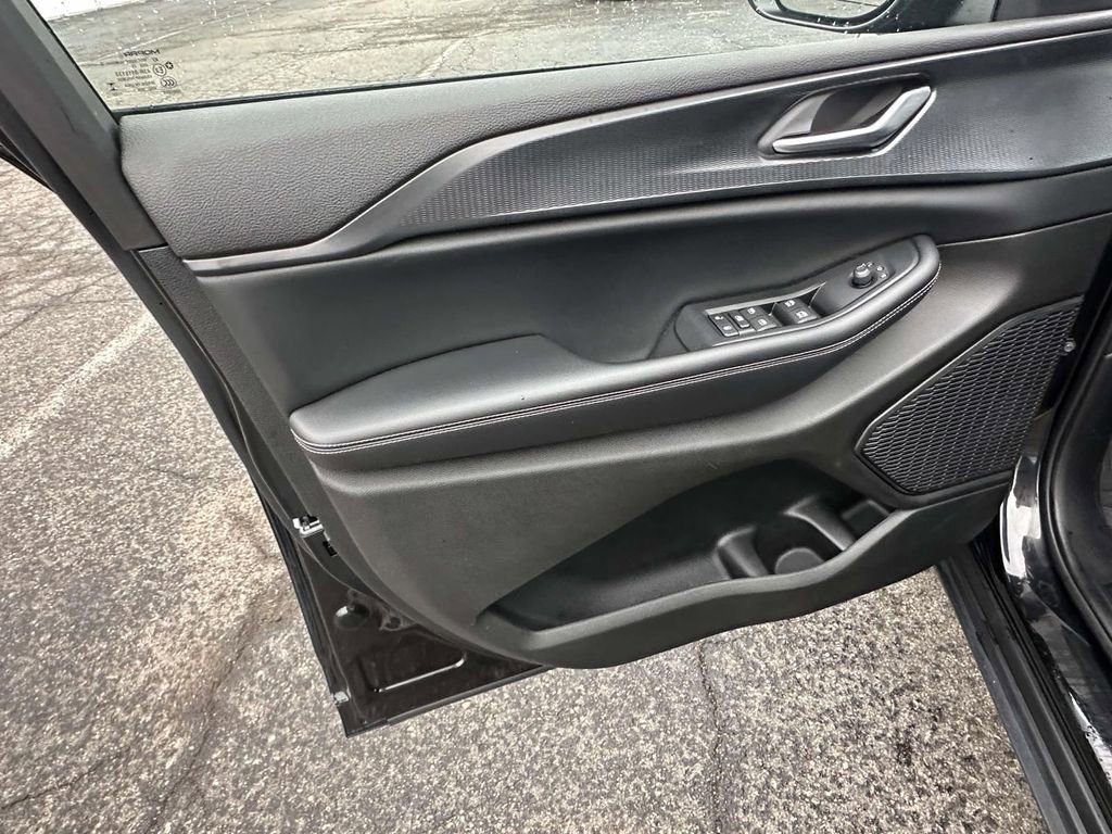 Used 2023 Jeep Grand Cherokee L Laredo w/ Luxury Tech Group I image 16