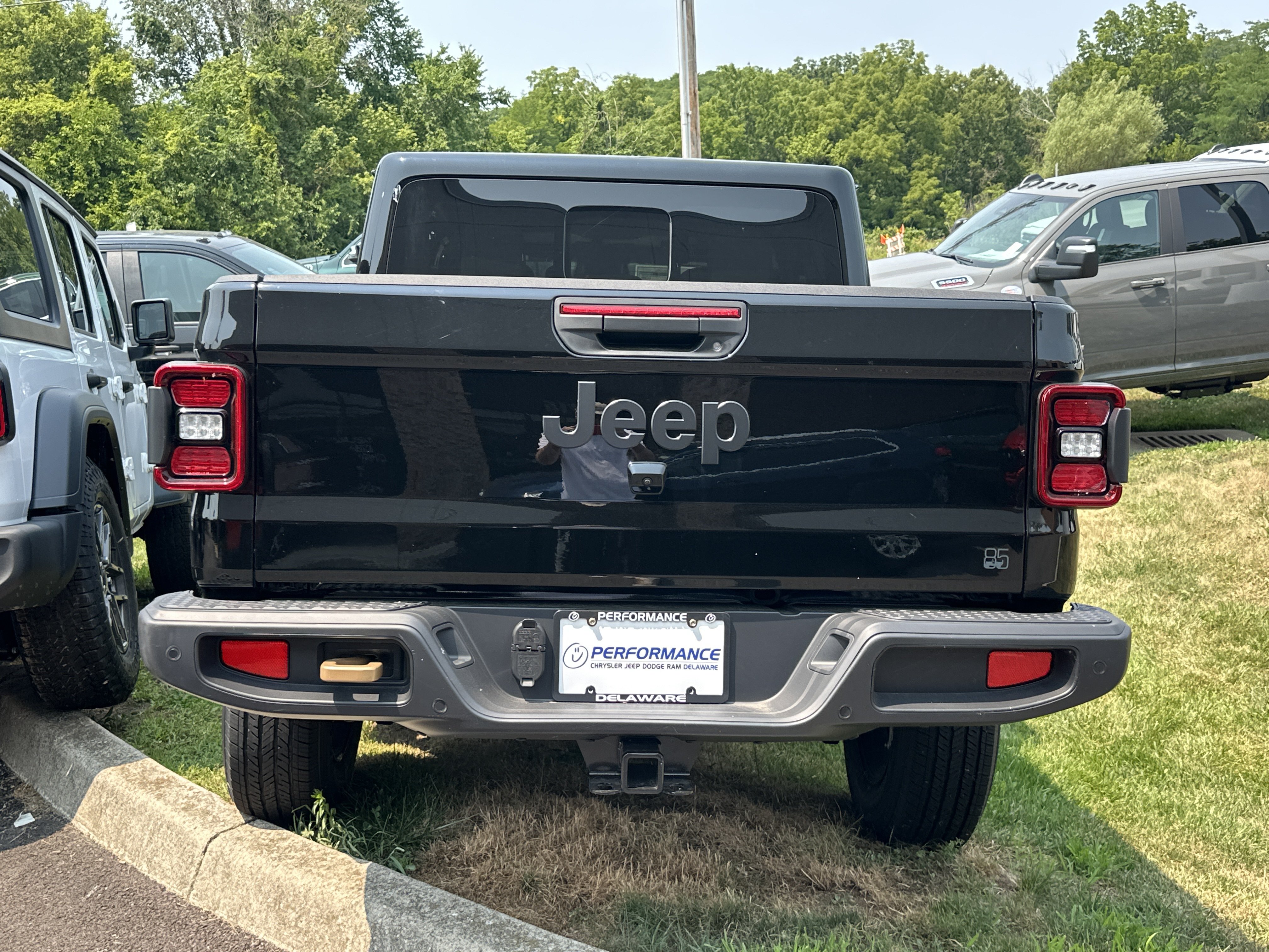New 2026 Jeep Gladiator Sport AWD/4WD image 16